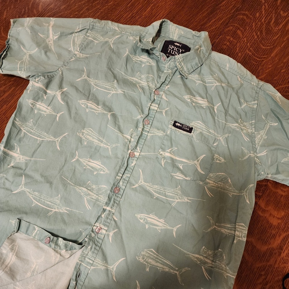 Spicy Tuna Mens Hawaiian Blue Cotton Fish Button Up Shirt Sz‎ Medium Summer Time